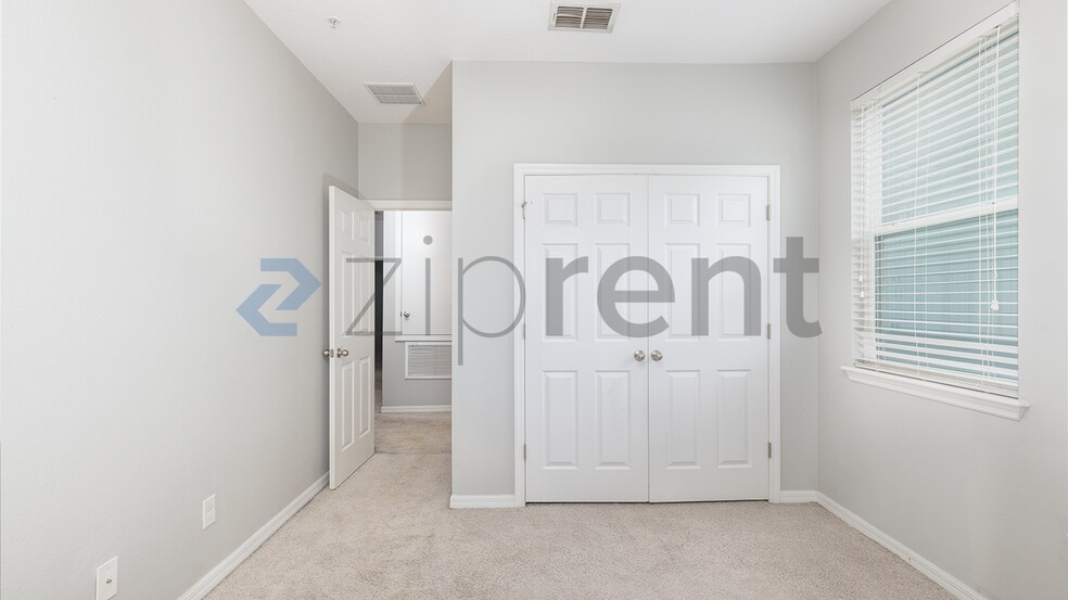 Building Photo - Unit