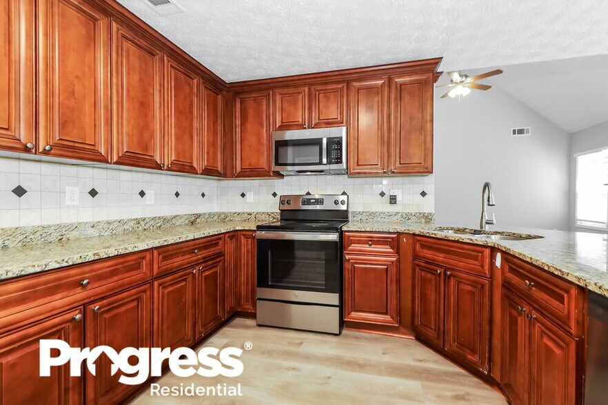 Building Photo - 2950 Northcliff Dr