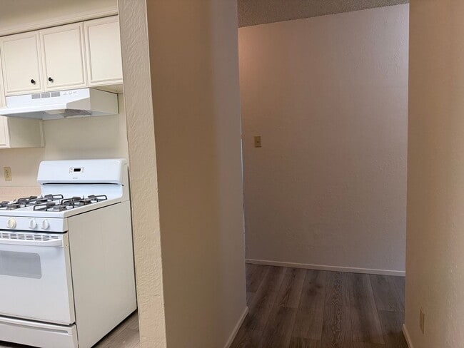 Building Photo - Remodeled 3 bedroom 1 bath house