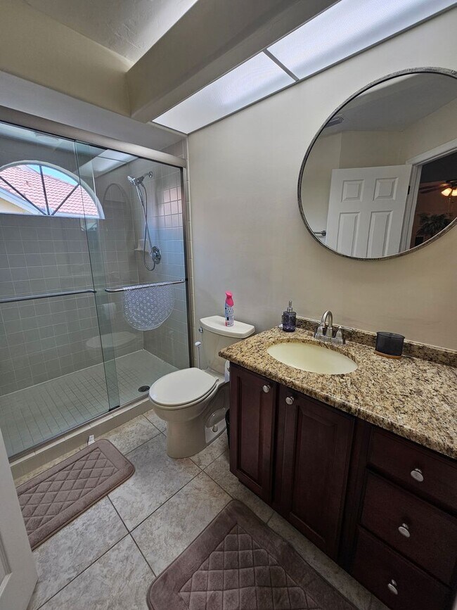 Building Photo - Available now - Furnished 3BR/2BA second f...
