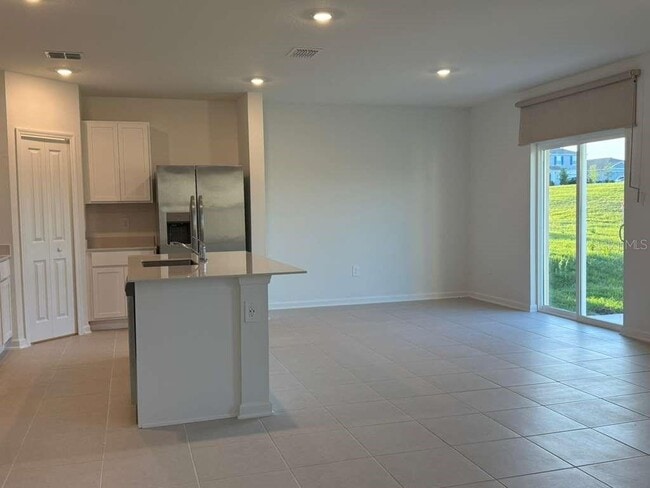 Building Photo - 3367 Alexander Dr