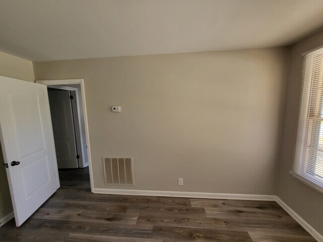 Building Photo - 4028 Plantation Dr