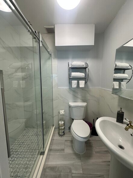 Building Photo - 205 N 11th St