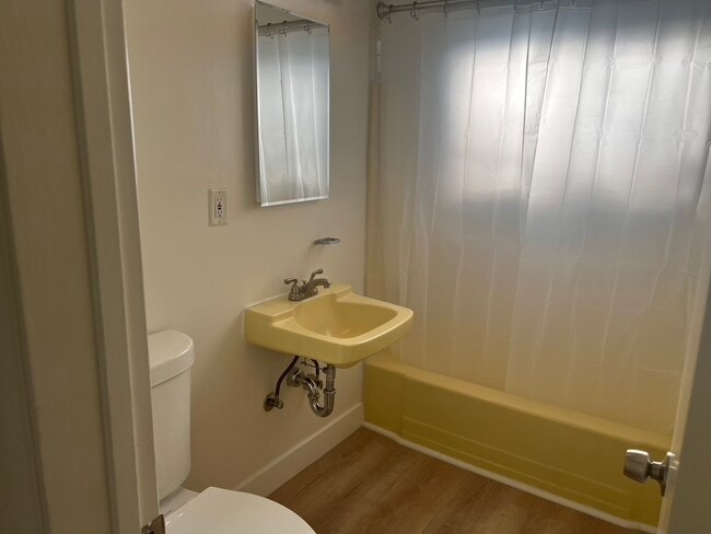 Building Photo - 11333 Venice Blvd