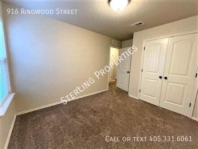 Building Photo - 916 Ringwood St
