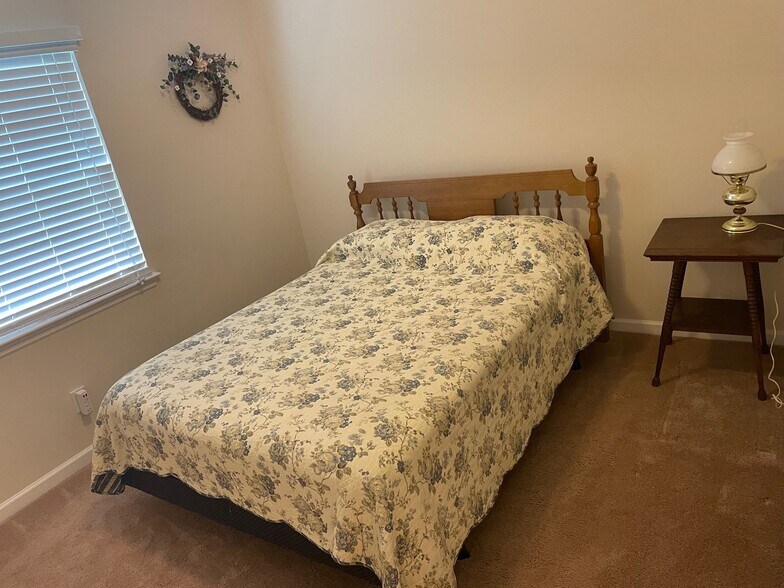 Building Photo - 107 Travellers Ln