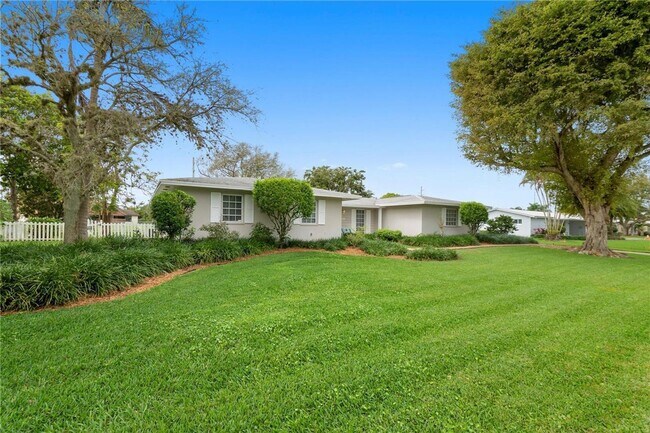 Building Photo - 16220 SW 88th Avenue Rd