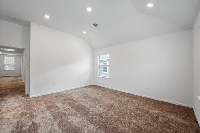 Building Photo - 653 Royal Arch Dr