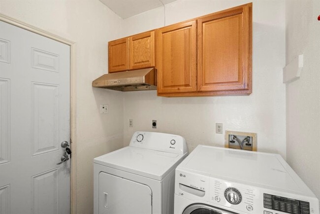 Building Photo - 12819 Orchard Hollow Way