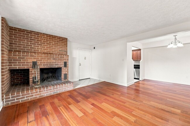 Building Photo - 104 Turtle Creek Rd