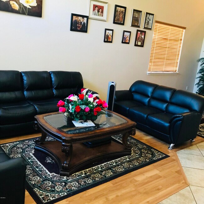 Building Photo - 8851 W Augusta Ave