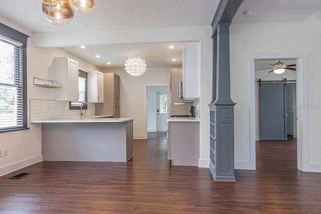 Building Photo - 210 Luella Ct