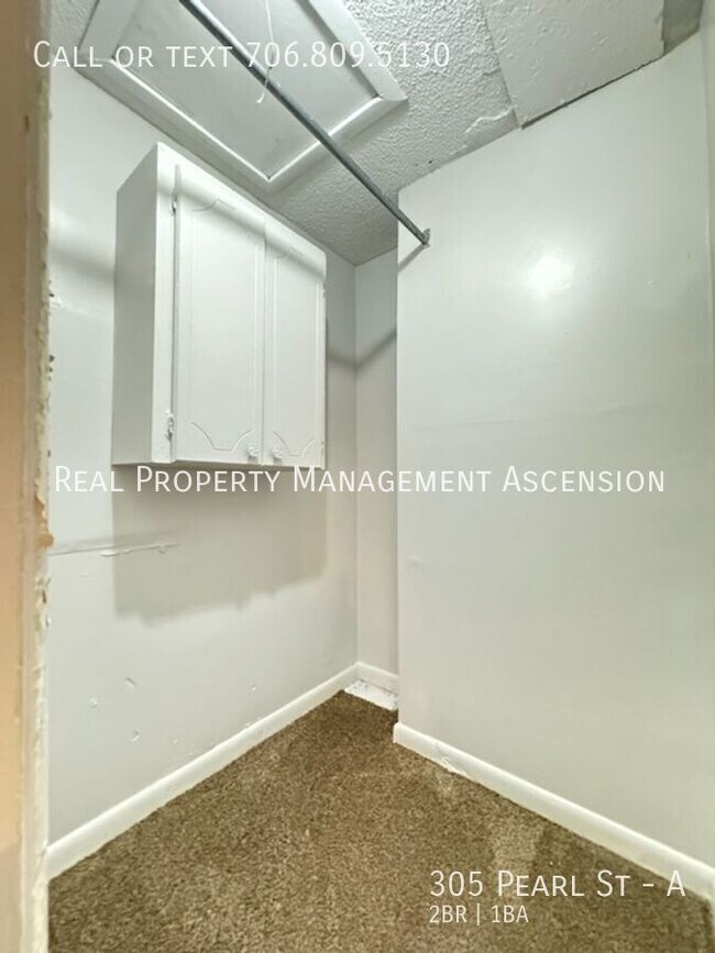 Building Photo - 305 Pearl Ave