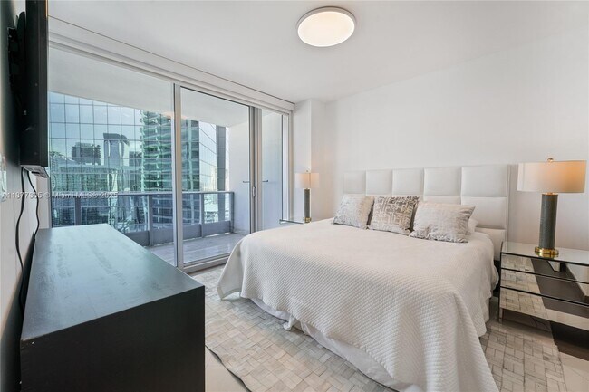 Building Photo - 200 Biscayne Blvd Way