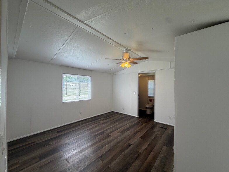 Building Photo - 4865 NW 27th St