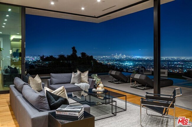 Building Photo - 8366 Sunset View Dr
