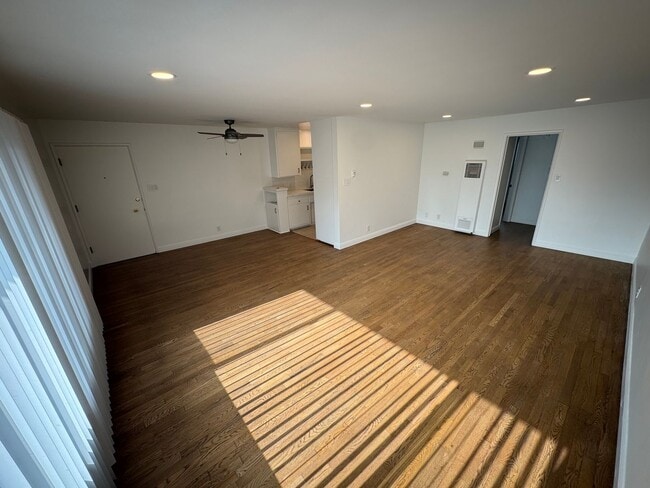 Building Photo - 1 Bed / 1 Bath Apartment – Long Beach