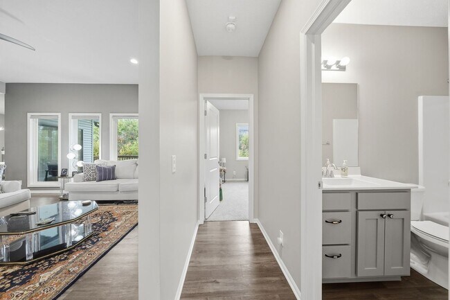 Building Photo - Awesome 4 Bedroom LIKE NEW!