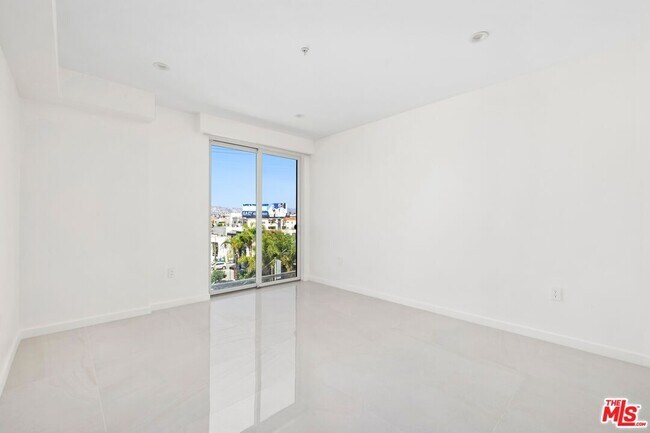 Building Photo - 1414 S Beverly Dr
