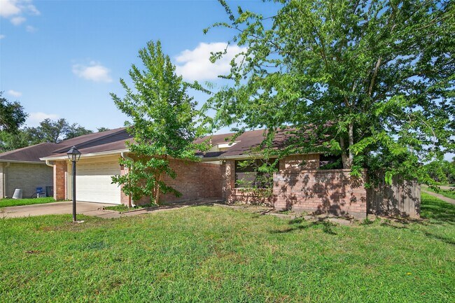 Building Photo - 22151 Birch Valley Dr