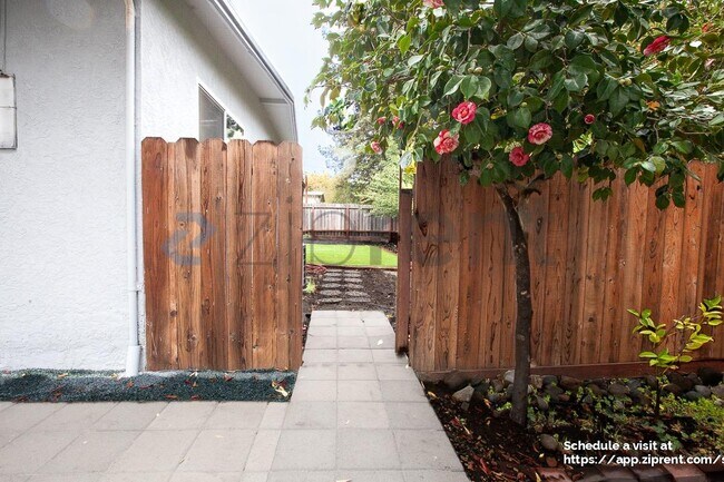 Building Photo - 3040 Blane Way