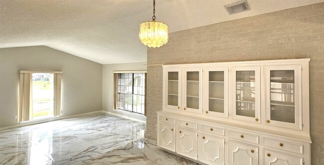 Building Photo - 1602 Luella Ave