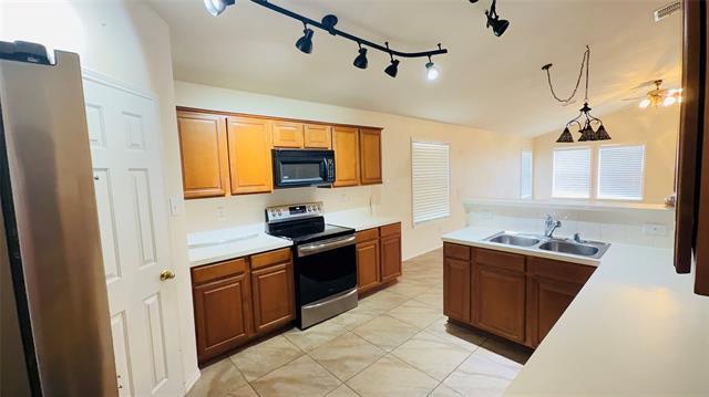 Building Photo - 522 Binkley Ct