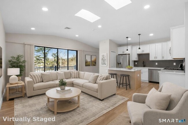 Building Photo - 937 Post Rd