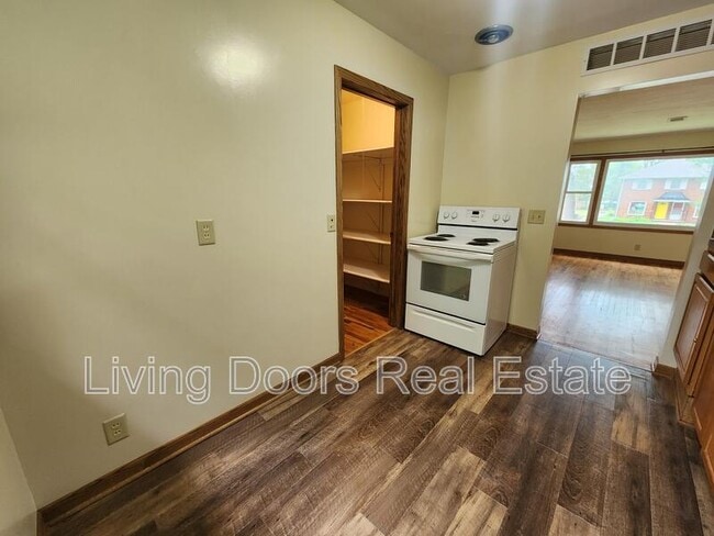 Building Photo - 317 S 47th St