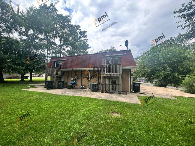 Building Photo - 2355 Hickory St