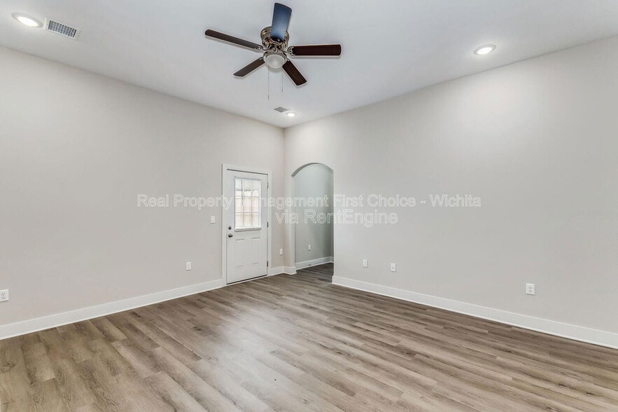 Building Photo - 3521 W 45th St S