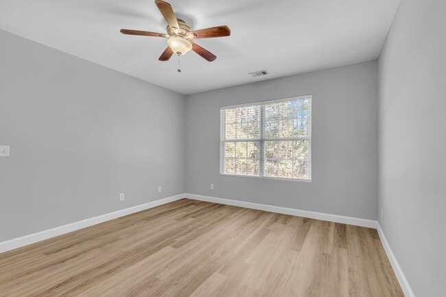 Building Photo - 525 Rushing St