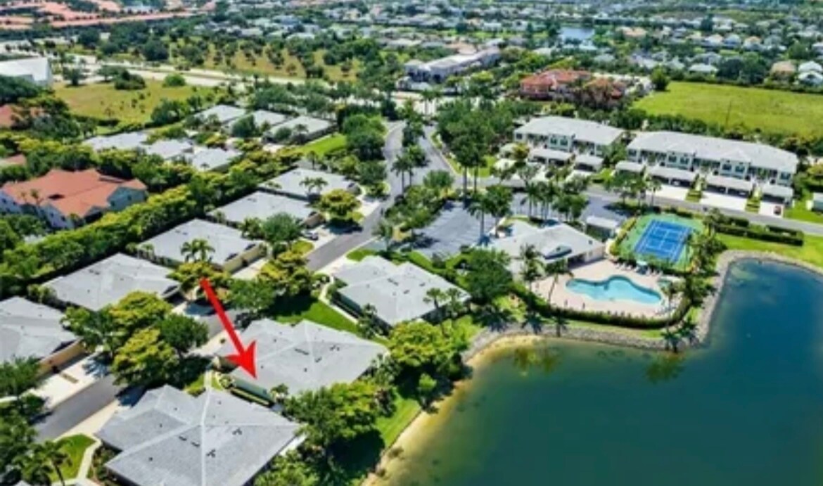 Close to the pool - 15034 Sea Crest Blvd