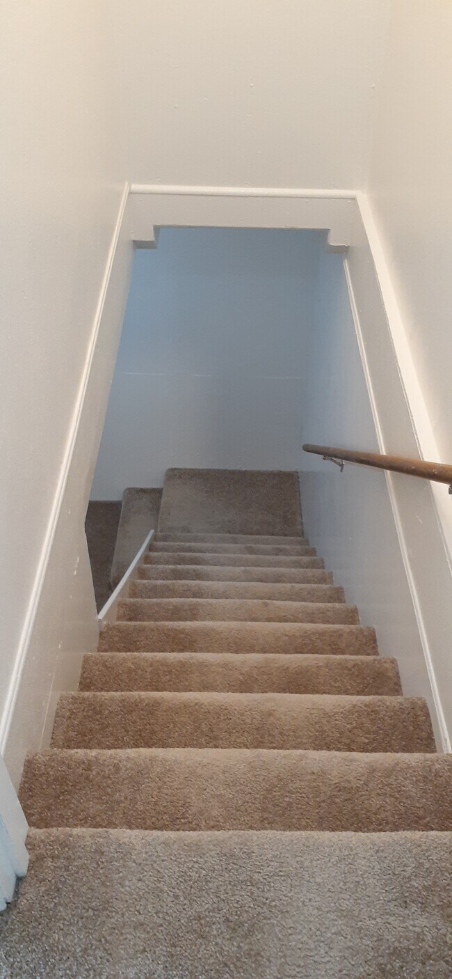 Building Photo - 5708 40th Ave NE