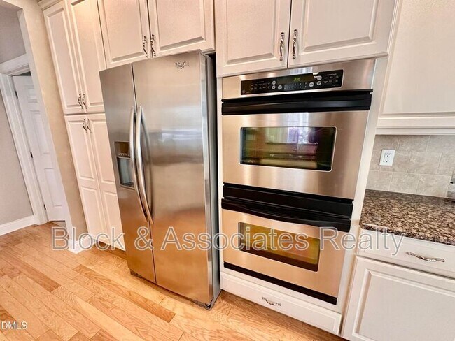 Building Photo - 10520 Sablewood Dr