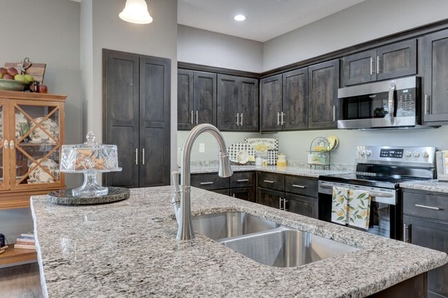 Building Photo - New Unit now available for lease! Modern 2...