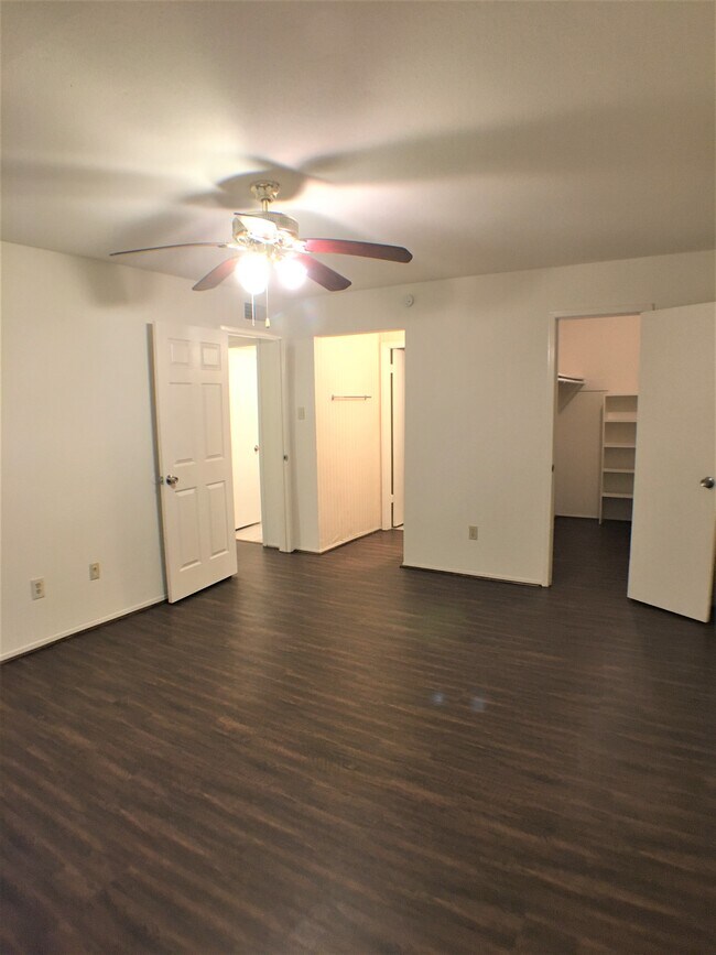 Another view of master - 8201 Richmond Ave