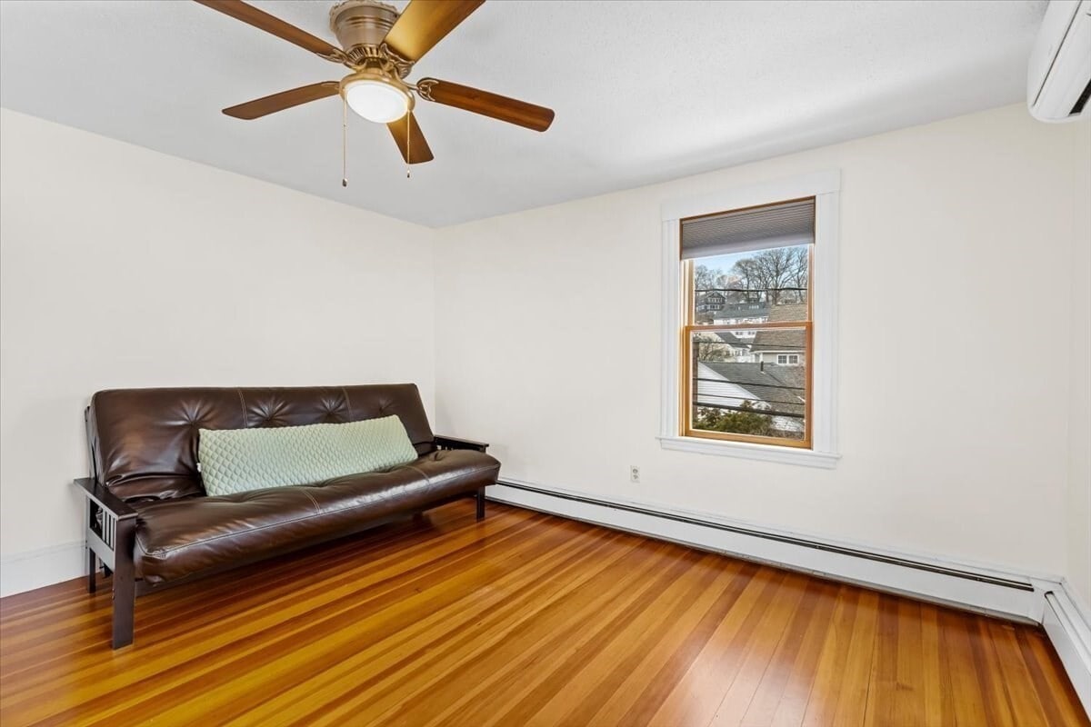 Building Photo - 15 Hillock St