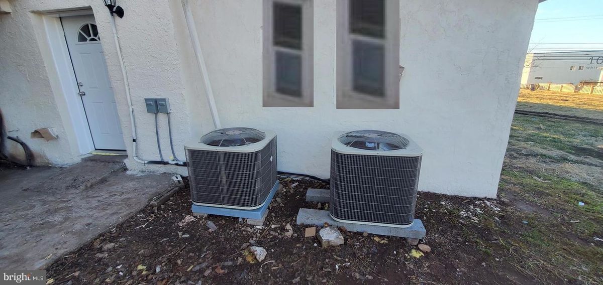 Building Photo - 1084 S Hanover St