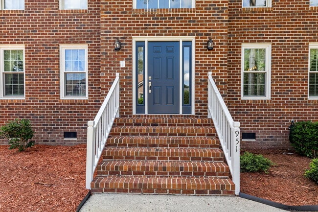Building Photo - 951 Forest Lakes Cir