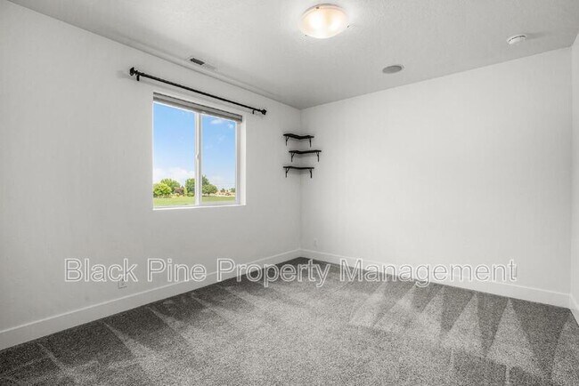 Building Photo - 2167 Klemmer Ave N
