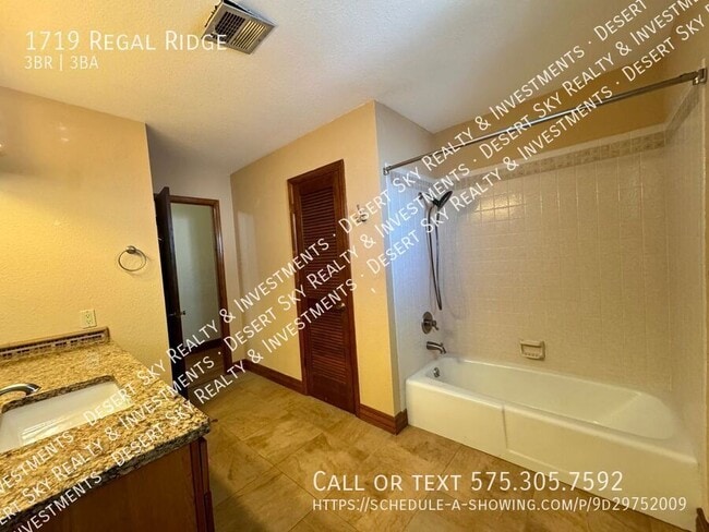 Building Photo - 1719 Regal Ridge St