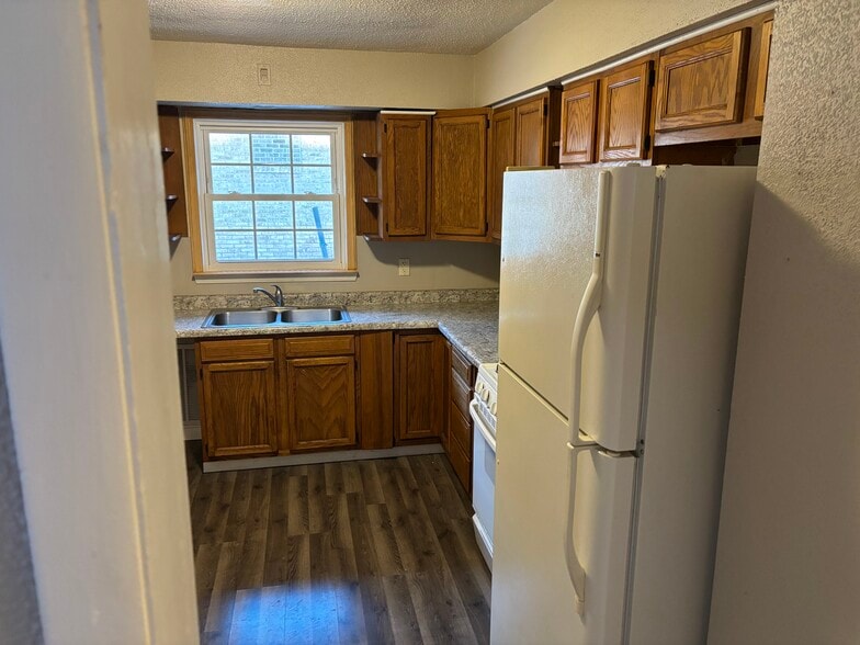 Building Photo - 1505 Benton St