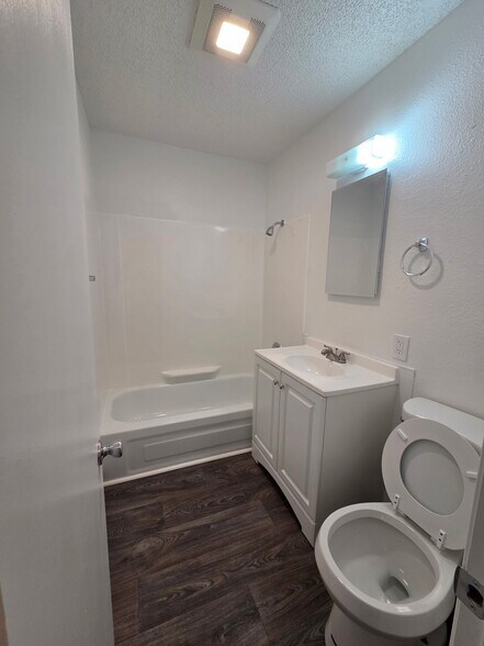 Building Photo - 434 NW 15th St