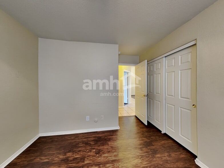 Building Photo - 230 N Leoma Ct