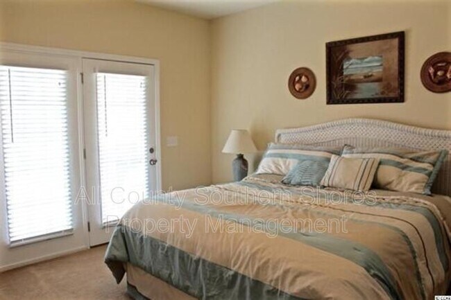 Building Photo - 264 Viareggio Road