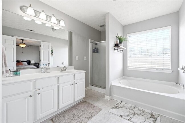 Building Photo - 410 Lantern Ln