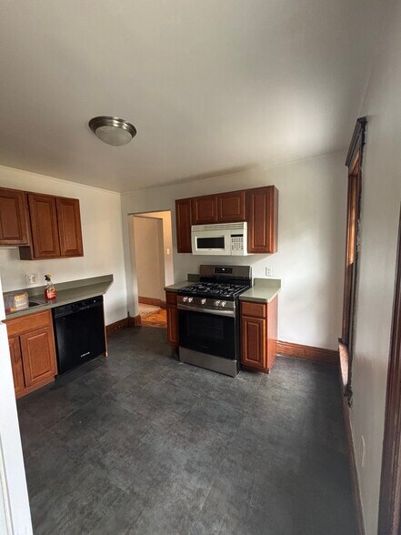 Kitchen - View #1 - 202 3rd St
