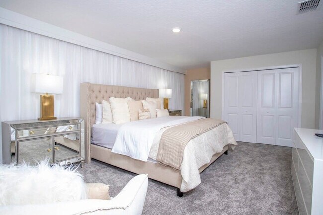 Building Photo - 2713 Bookmark Dr