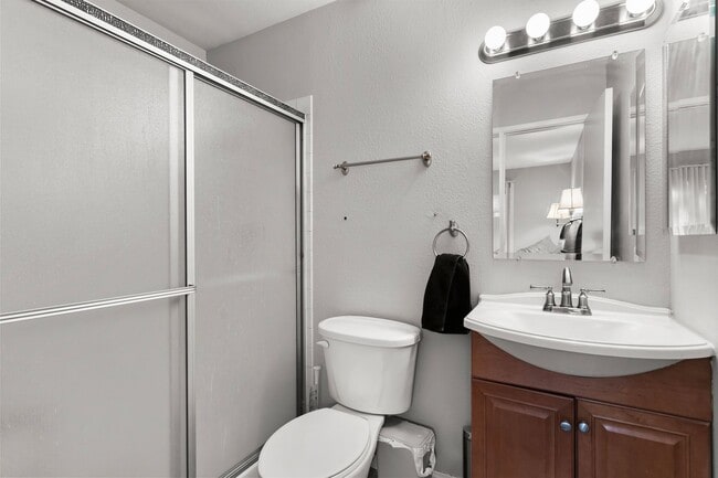 Building Photo - Single Story 3 Bedroom Home with 2 Patios and Community Amenities In Henderson